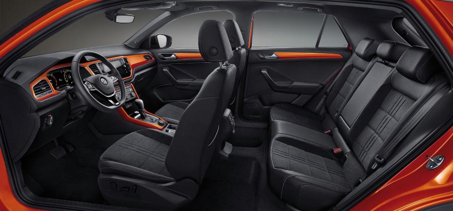 Интерьер Volkswagen T-Roc 4Motion 2018 года  (CN) (фото 8 из 24)